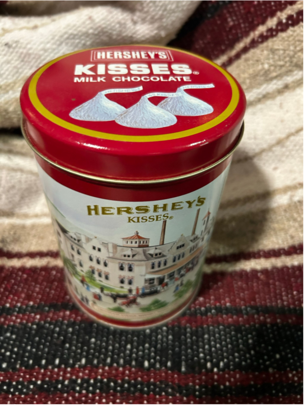 Hershey's Kisses Vintage 1990 Hometown Series #4 Milk Chocolate Tin